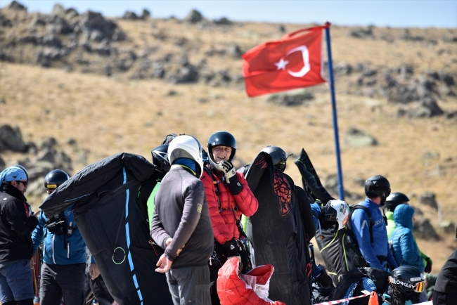 Yamaç paraşütü tutkunlarının gözde mekanı: Hasandağı